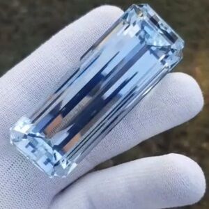 HUGE JUMBO VVS - Flawless 380.75 Ct Natural Aquamarine Light Blue Color Gemstone
